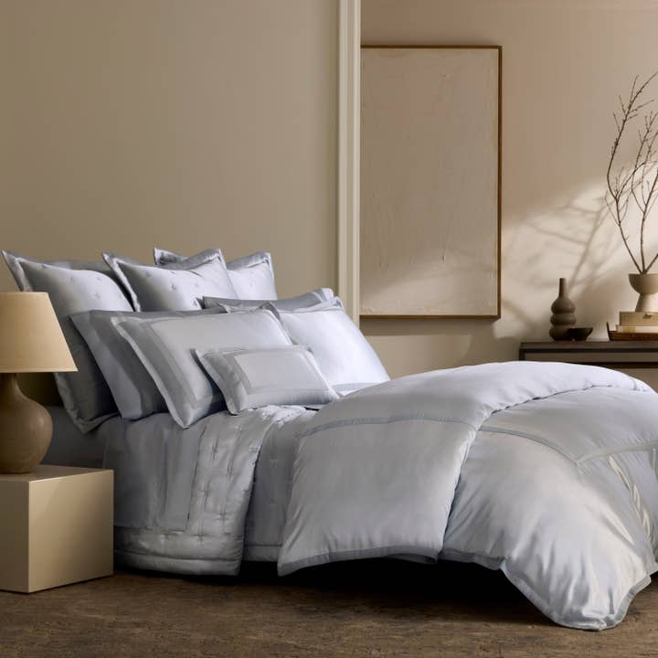 Housse de couette Lustro pour la vente par Home Treasures Linens