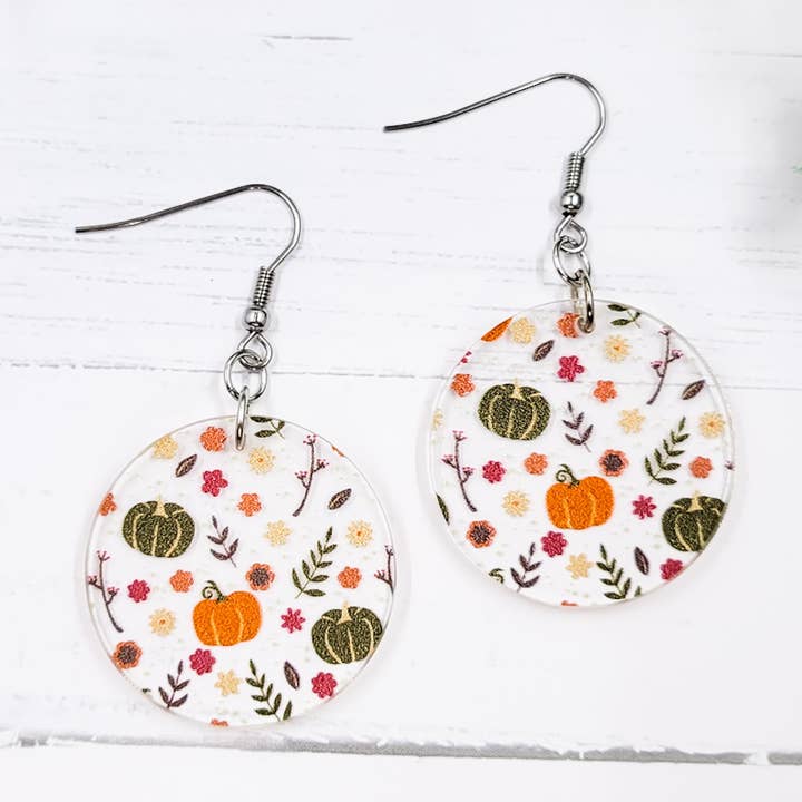 Fall Pumpkins ronde acryl bengeloorbellen voor wholesale door The Purple Chickadee