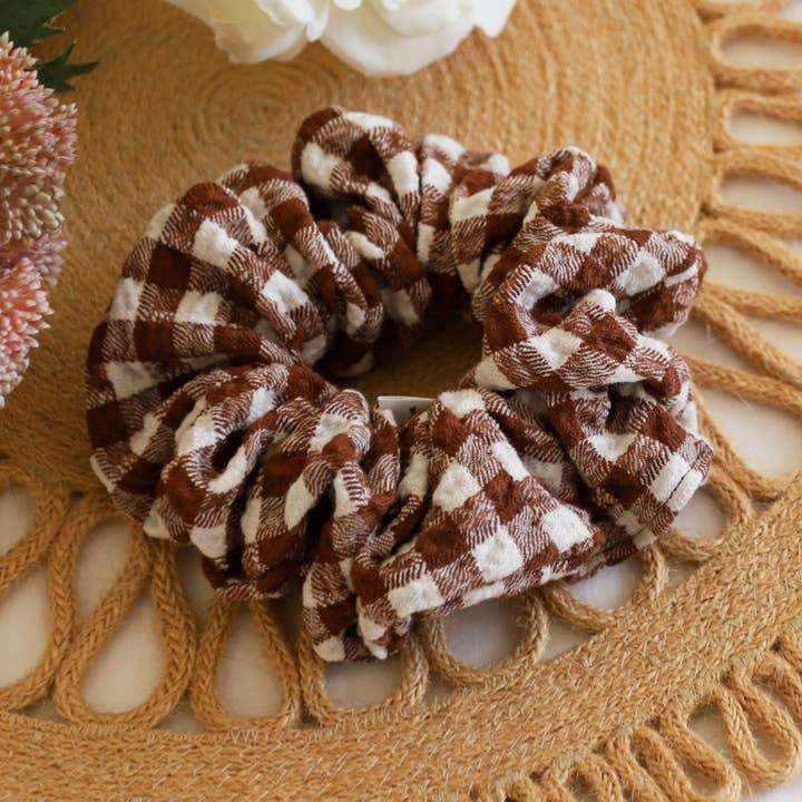 Teddy Plaid Scrunchie - Chokladbrun färg för wholesale av Wild Rose Accessories