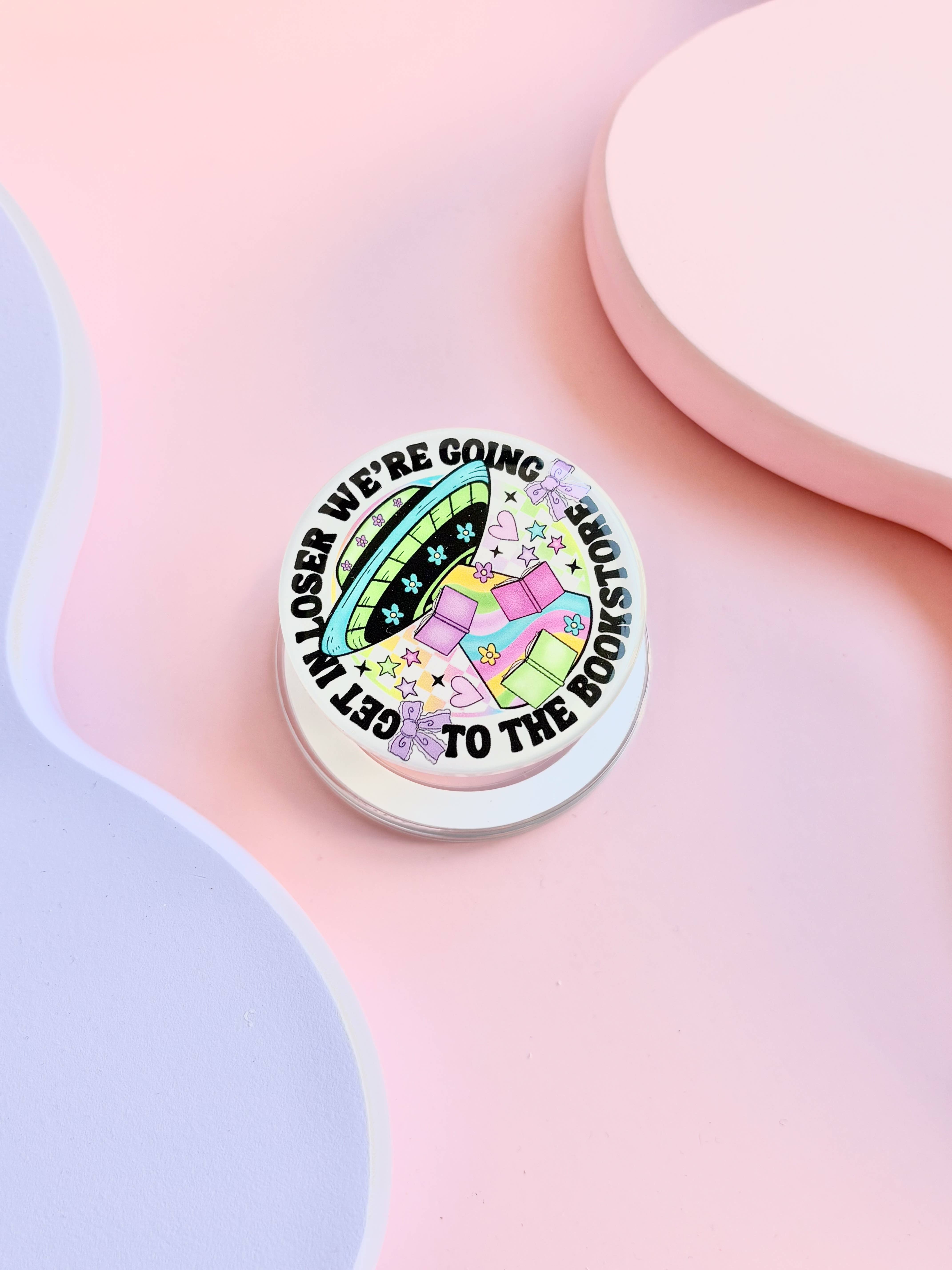 The Blush Hut – wholesale Telefonhållare – Hoppa in förlorare, vi ska till bokhandeln Kindle Grip1