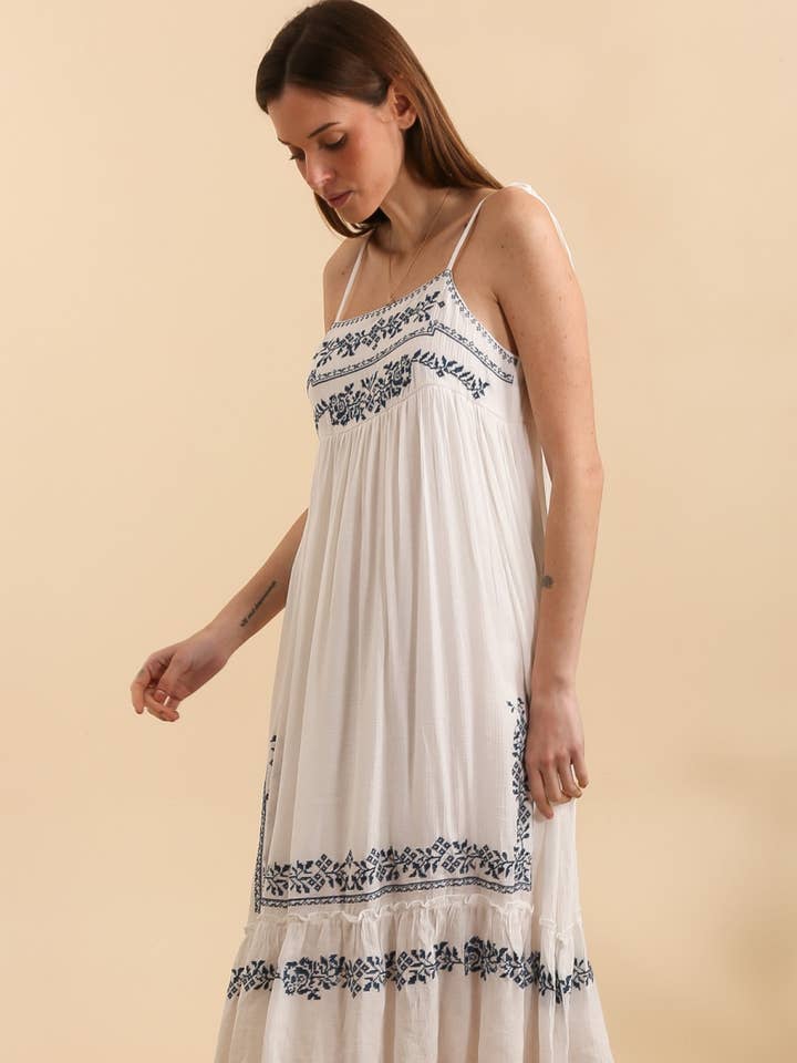 MOOYA - Wholesale Dress - Women's - White maxi dress with embroidery and strap fastenings SJ0066