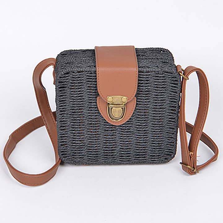 Pochette en paille forme boîte à trésor pour la vente par 3AM BY H&D ACCESSORIES