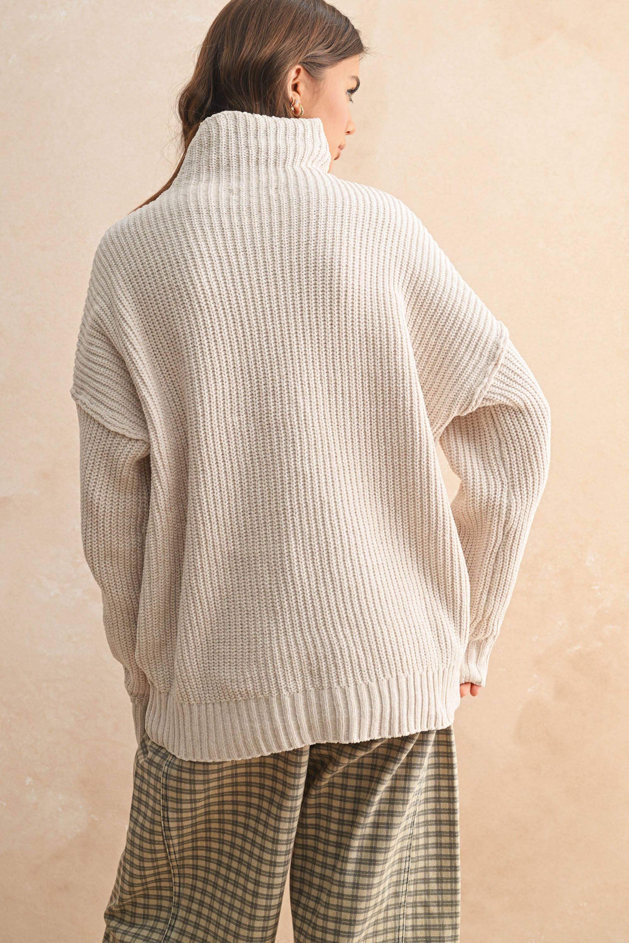 KOFFIEMELK T1467   CHENILLE HOOGHALS TRUI TOP voor groothandel op Faire1