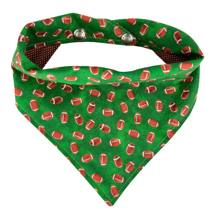 Grøn fodboldhundebandana - 1033 for engroshandel hos Trish Hampton