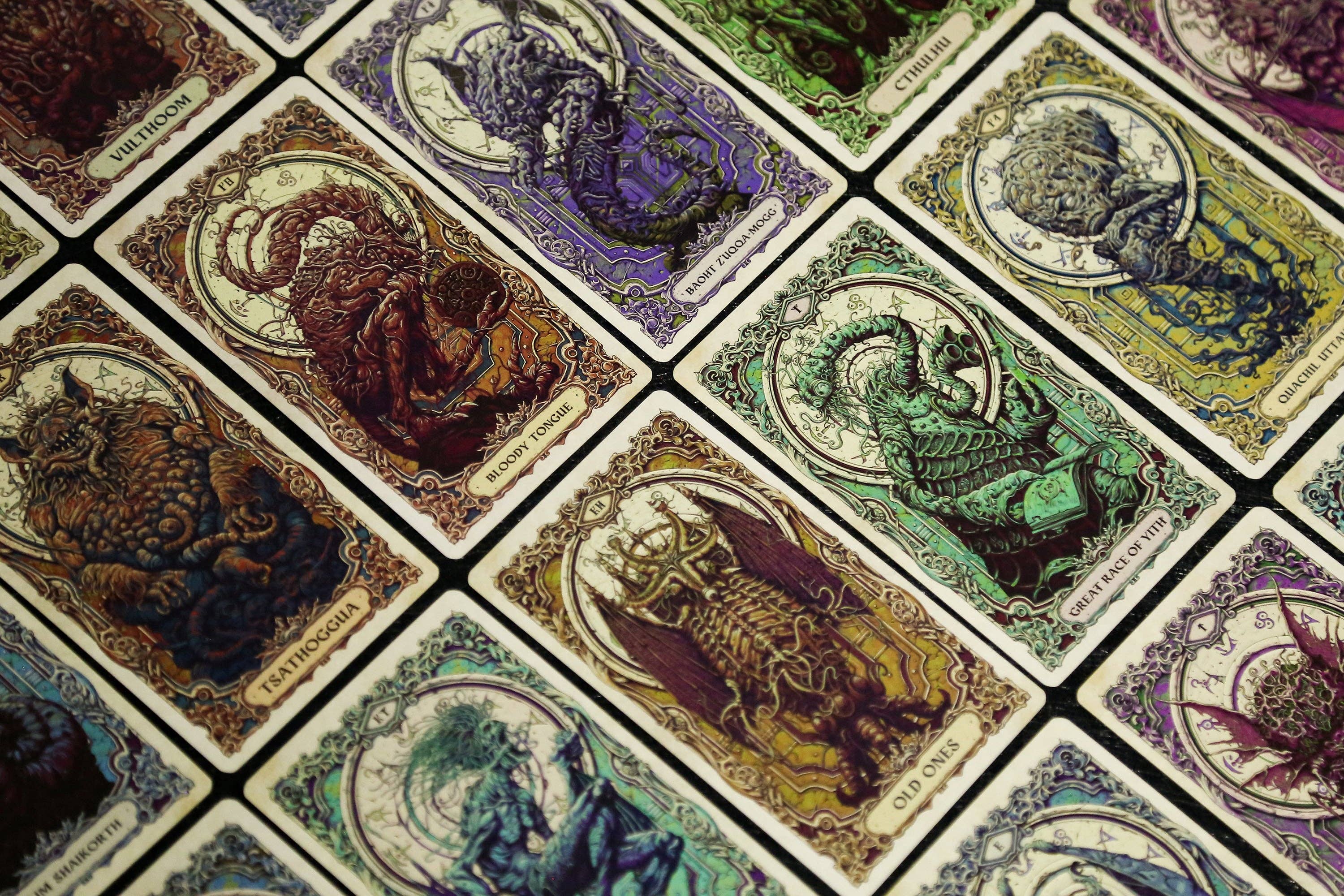 Vermilion Collection - Wholesale Tarot Cards - Reflections on the Wall Cthulhu Mythos Oracle7