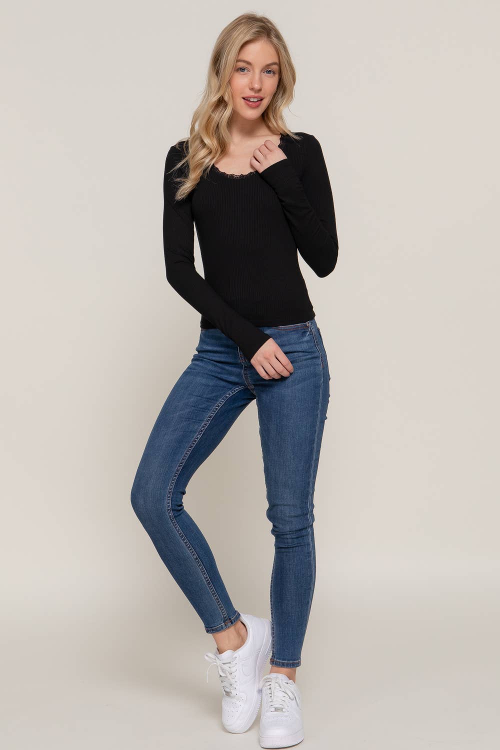 Active Basic | Active USA - Vente Haut en maille – femme - Top côtelé à manches longues avec col rond et bordure en dentelle3