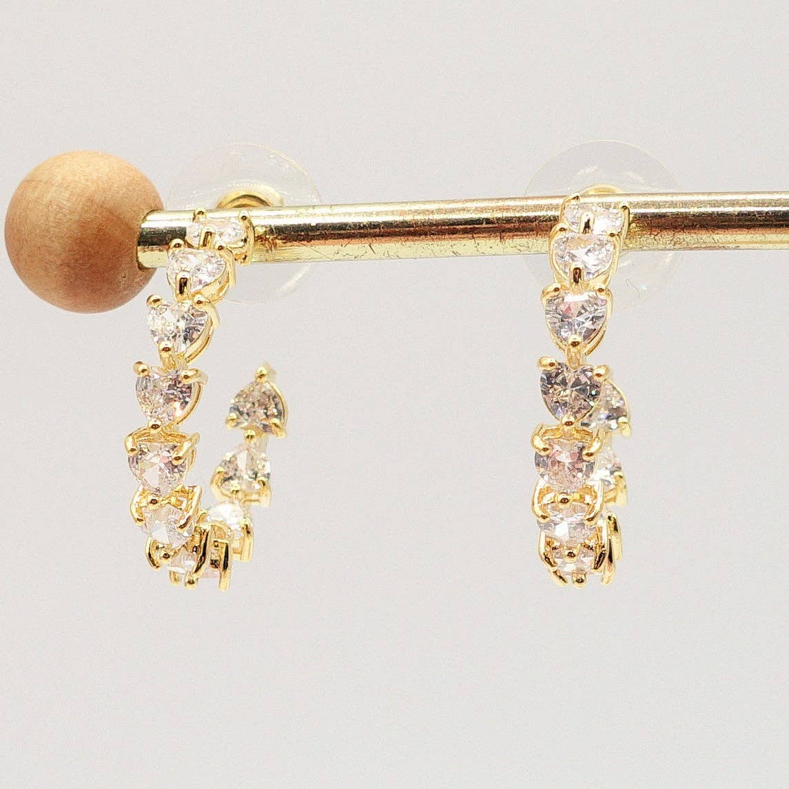 Daemon srls – wholesale Hoop-örhängen – CHERIE - HOOPS 2,5 cm - örhängen med hjärtformade zirkoner11