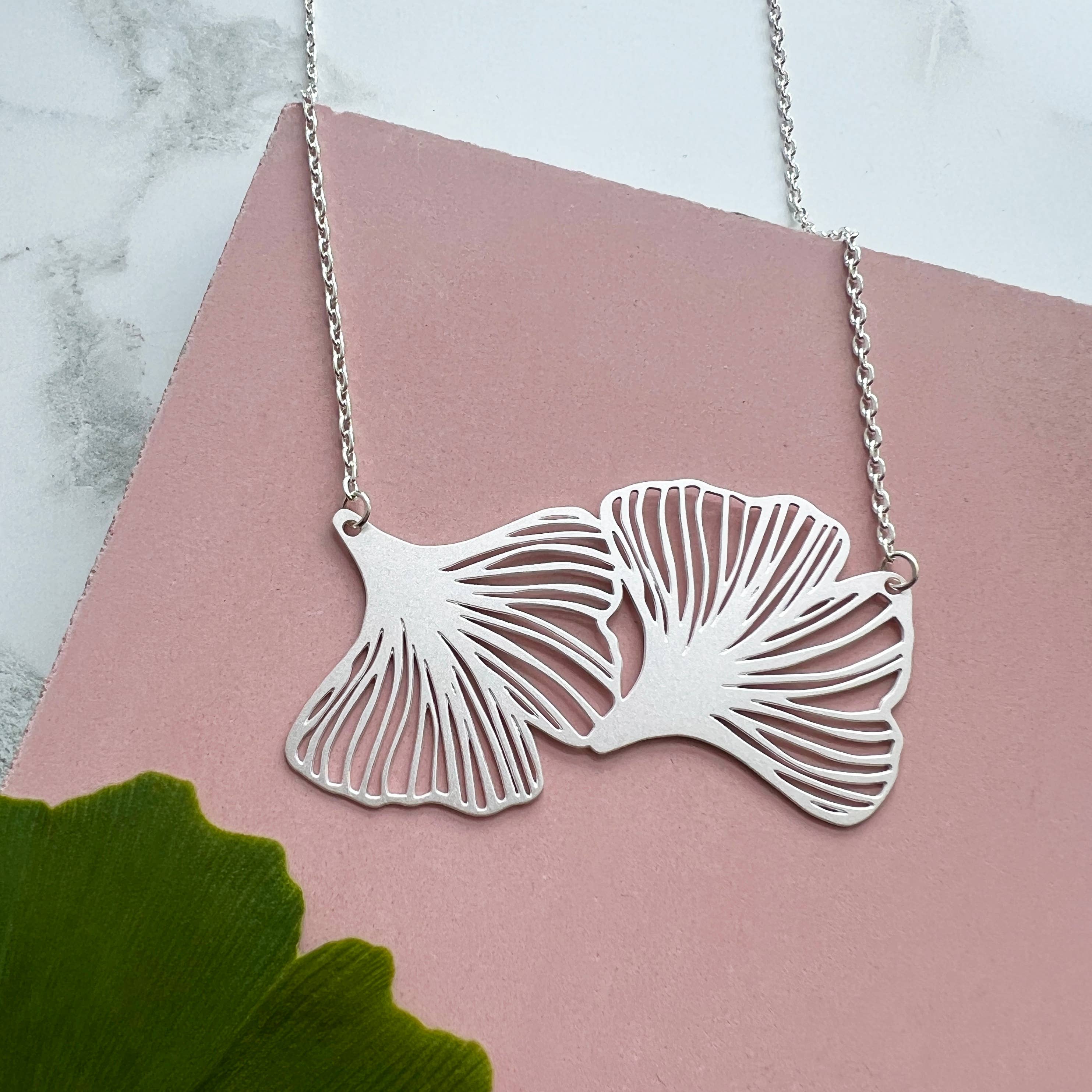 MicaPeet – wholesale Pendant/charm necklace – Statement Silver Gingko Necklace 0