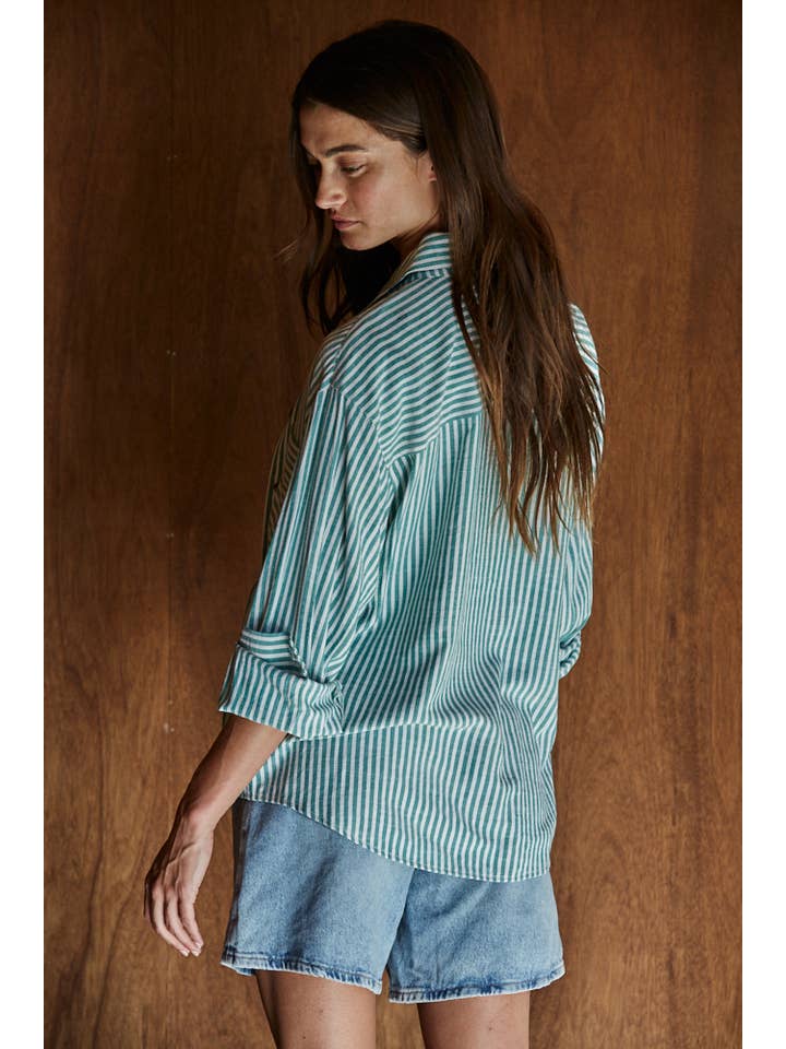 By Together - Vendita all'ingrosso Camicia button down - Donna - Camicia a righe con collo in cotone, maniche lunghe e tasca frontale8