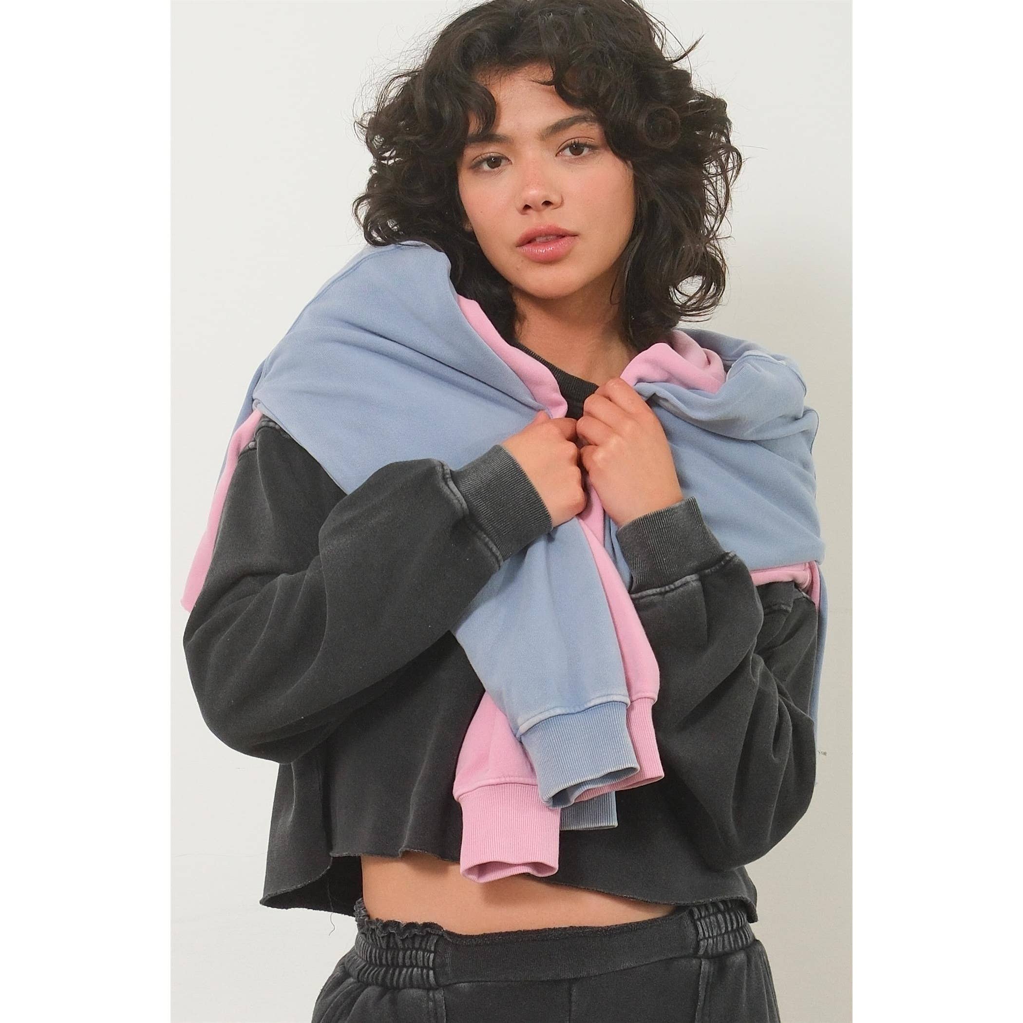 HYFVE - Wholesale Sweatshirt - Women's - Cropped Crewneck Sweatshirt With Oversized Sleeves7