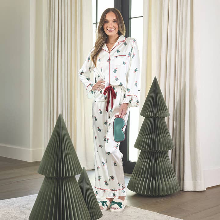 Bella Sleep + Spa - Wholesale Sleepwear Set - Kids - Ruffle PJ Set With Velvet Tie - Mistletoe4