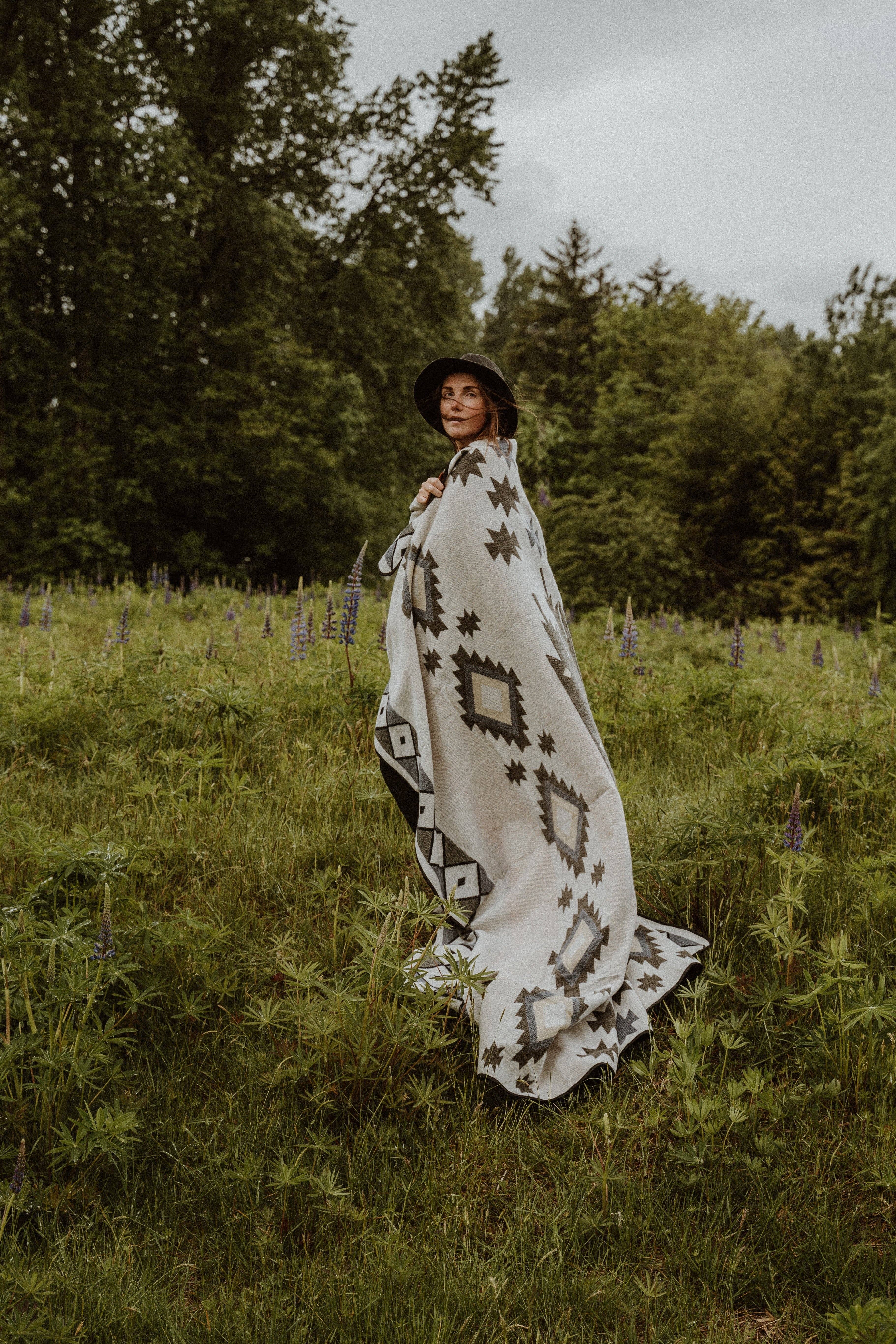 Wylde Brigade – Großhandel Überwurfdecke – Cotacachi Azteken Wende-Decke6