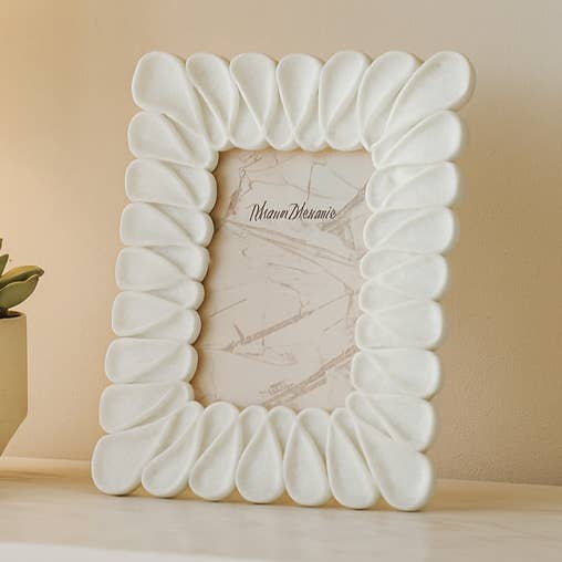 Decorative Photo Frame - White Quartz/Resin Loopy, 4x6 in. for wholesale by Sagebrook Home