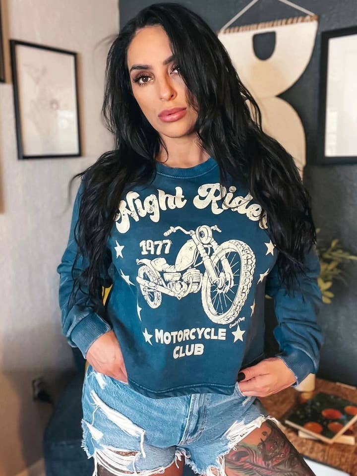 Country Deep Apparel - Wholesale Graphic Sweatshirt - Women's - Night Rider 1977 Cropped Crew sweatshirt0