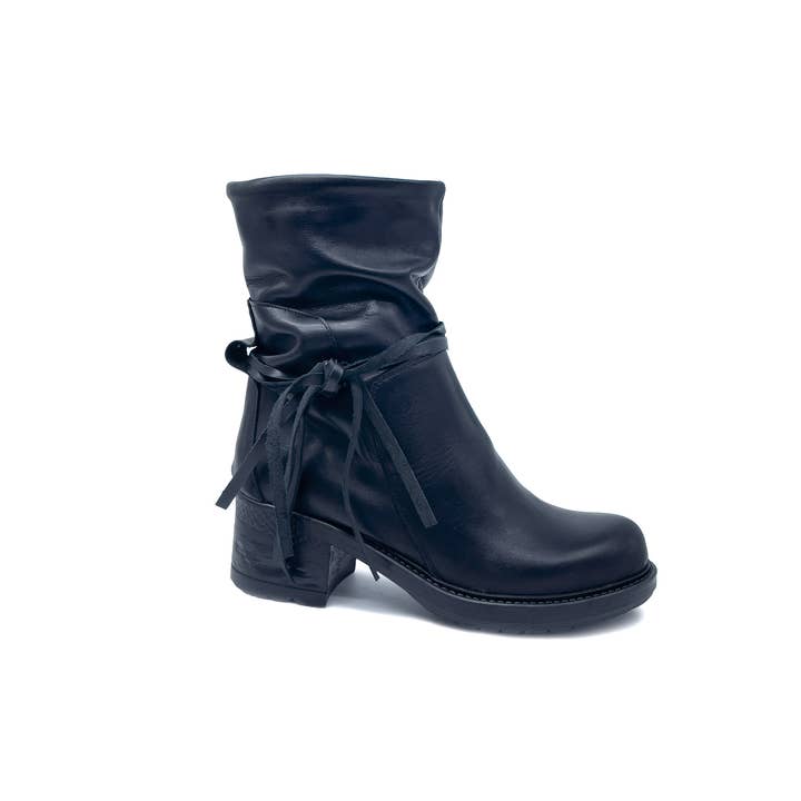 Art.70 Botines de mujer en piel auténtica negra con tacón y cordones para venta al por mayor de WALKING NOW SRL