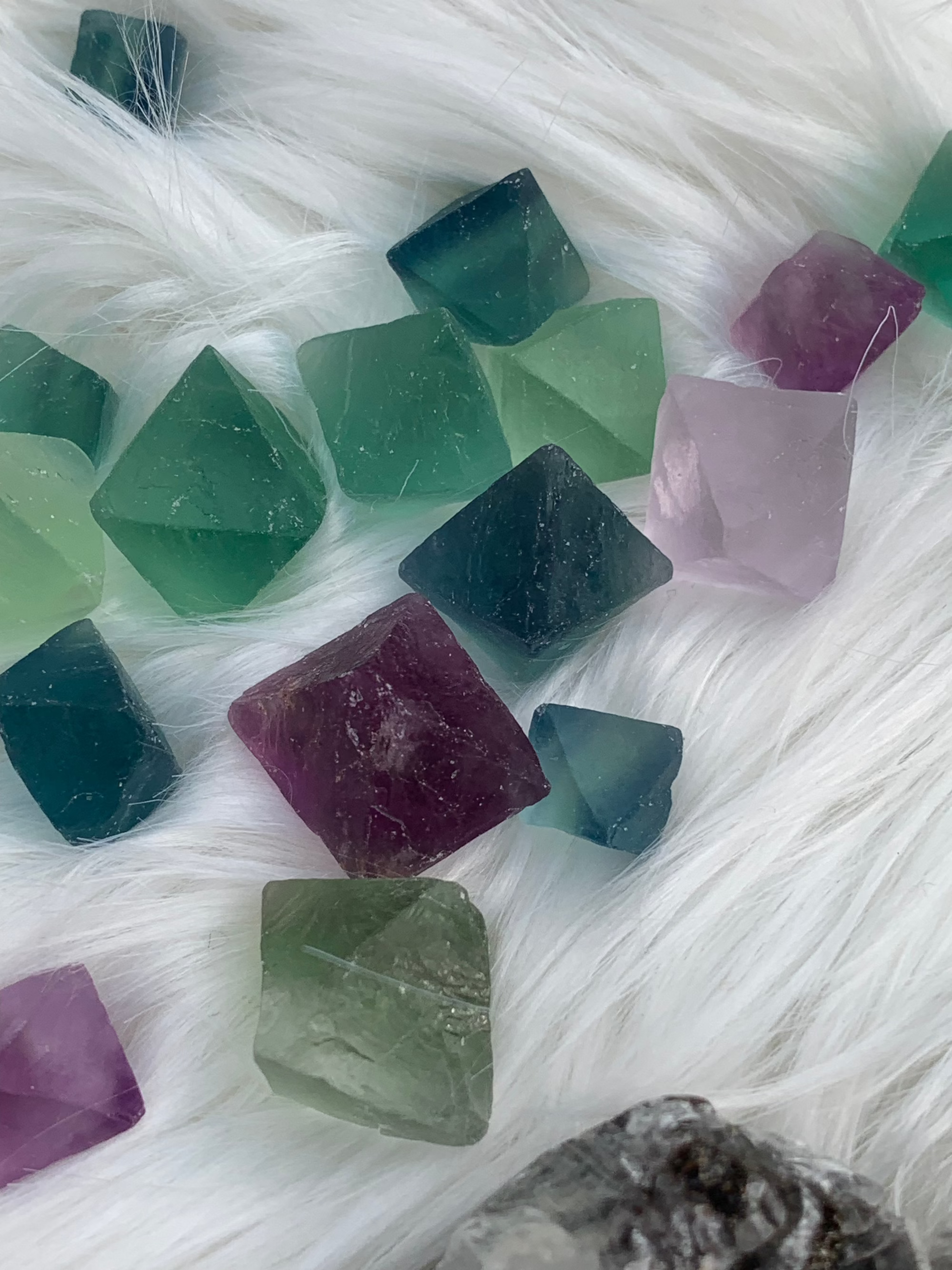 Wild Peonies Xo - Wholesale Spiritual Stone/Crystal - Rainbow Fluorite Octahedron - Rare - China5