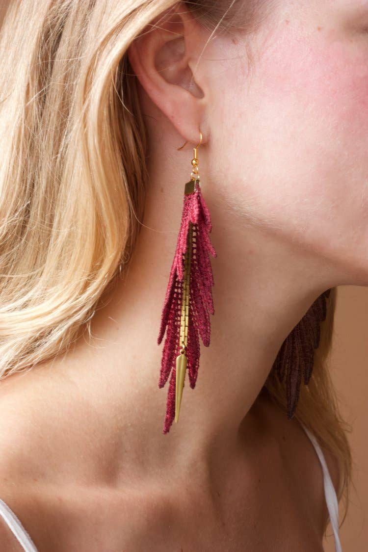 This Ilk – Großhandel Ohrhänger – Papageien-Ohrringe aus handgefärbter Spitze mit Messingkette22