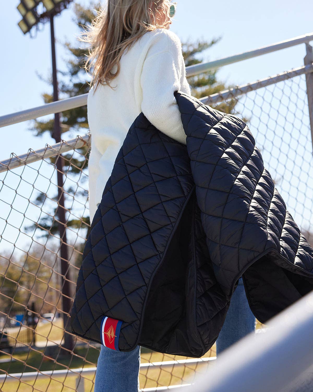 Pretty Rugged - Wholesale Throw Blanket - Waterproof Puffer Blanket with Pockets | Pretty Rugged10