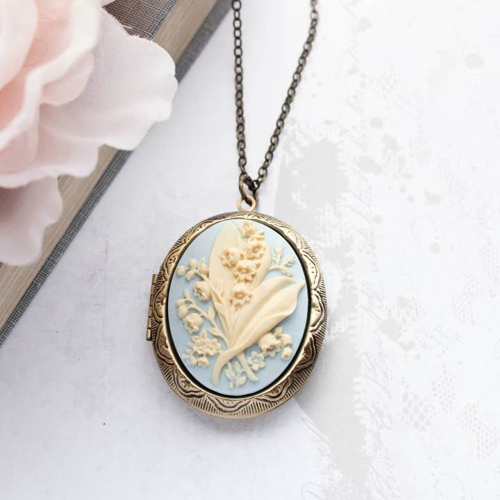 A Pocket of Posies - Vente Collier à médaillon - Médaillon de muguet Bleu clair