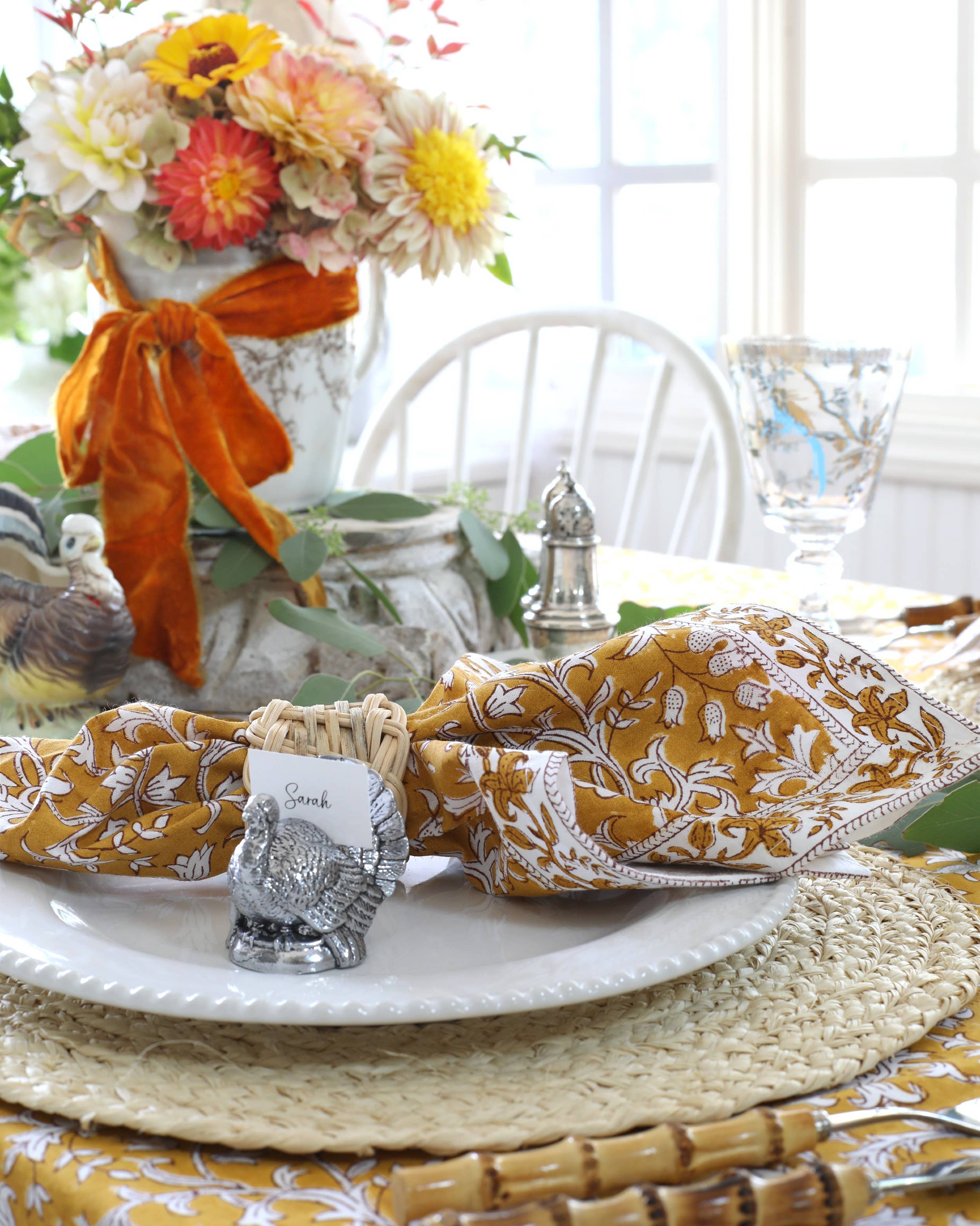 PACIFIC & ROSE TEXTILES - Wholesale Dinner & Cloth Napkin - Napkin Pacho Saffron Floral, Set of 4  1