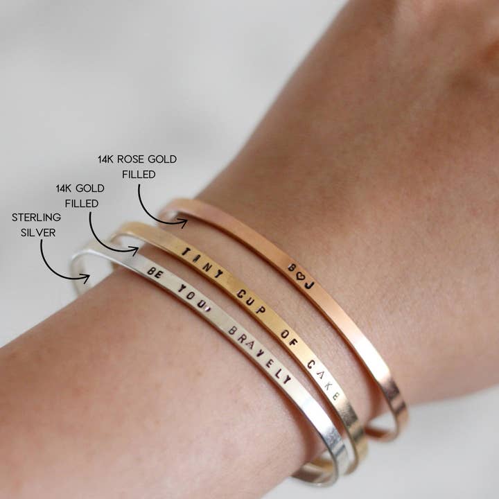 De Toekomst is Vrouw Quote Minimalistische Stapelarmband voor wholesale door Camilla Limón