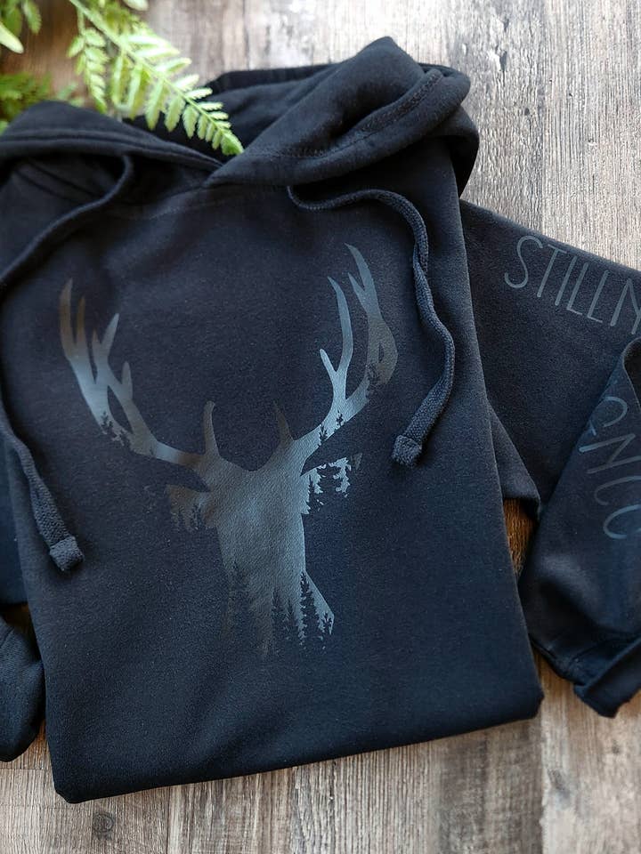 2025 SWEAT À CAPUCHE TÊTE DE CERF pour la vente par Still North Design Co