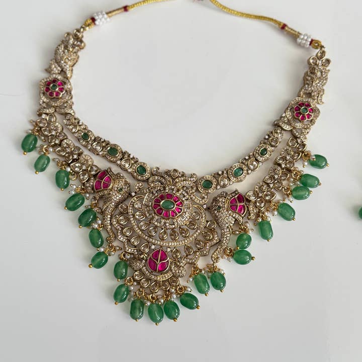 Pfauengarten-Tempel-Halskettenset für den Großhandel von Vinnis Jewelry