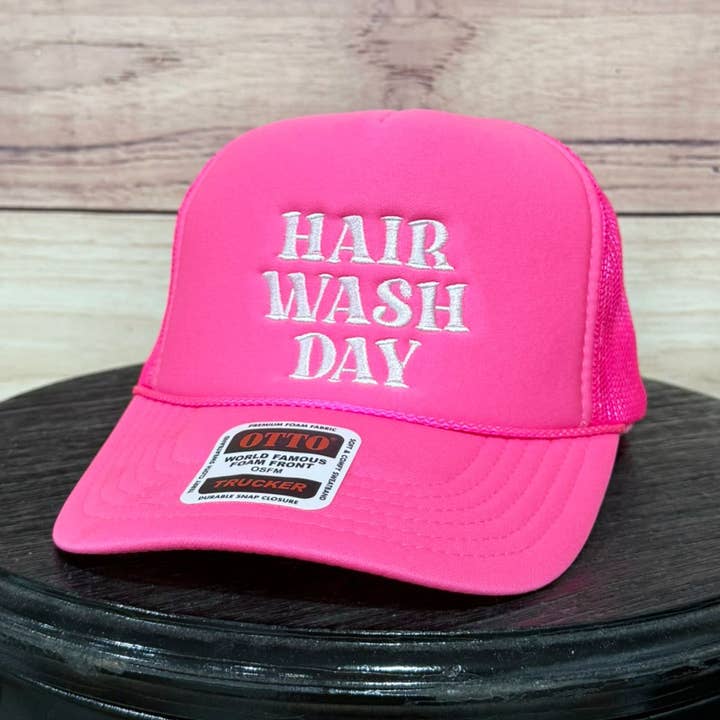Hårvaskedag | LC Elizabeth Original | Broderet Trucker Hat for engroshandel hos LC Elizabeth