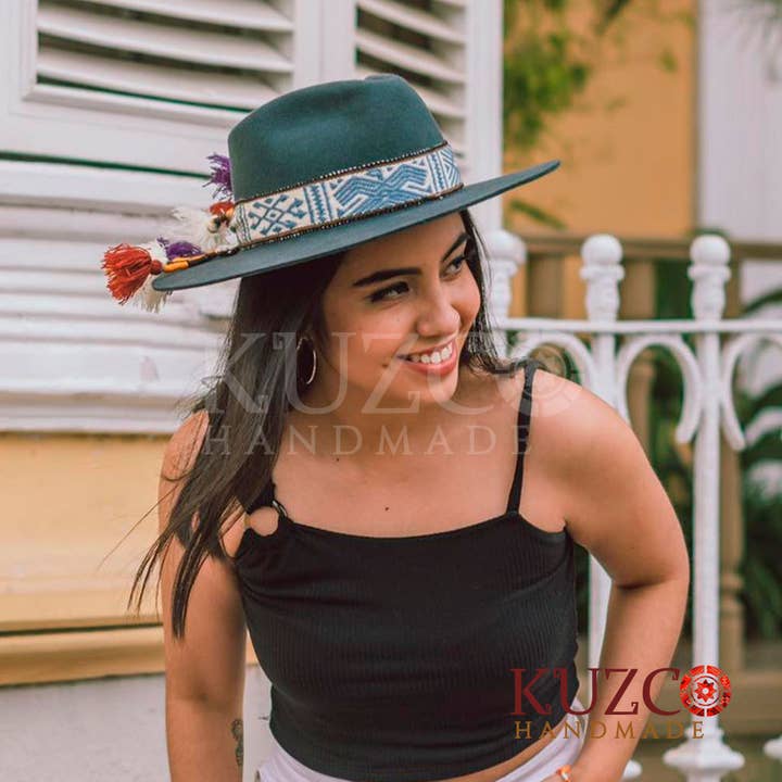KuzcoHandmade - Vendita all'ingrosso Fedora - Donna - Cappello Fedora Andino Peruviano con Fascia Inka-Q'ero3