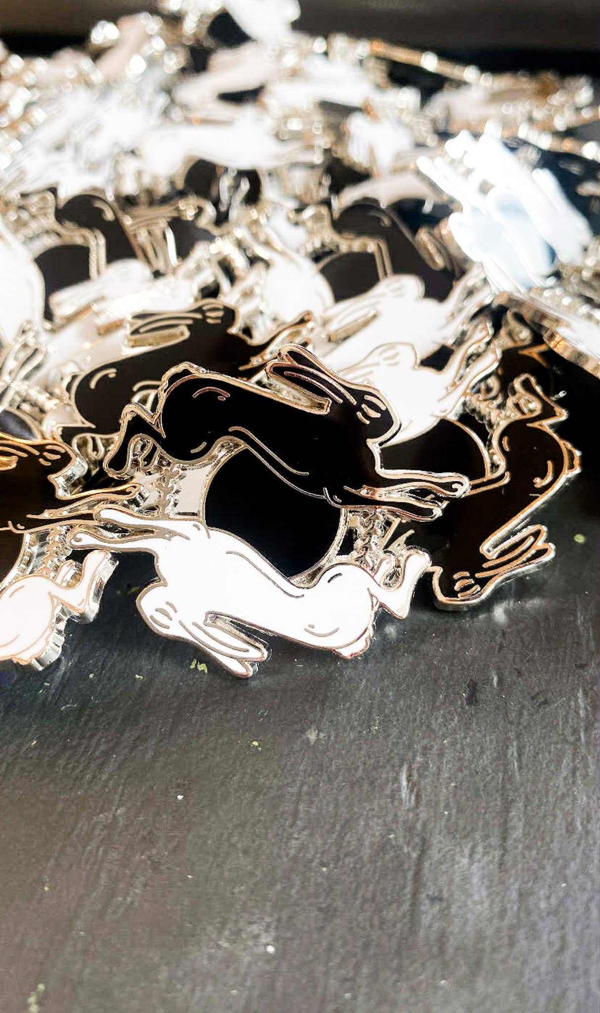 After Hours Creative – wholesale Nål och knapp för kavajslag – Kaniner Hård Emalj Pin3