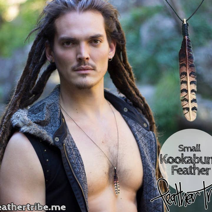 Collier à petites plumes Kookaburra pour la vente par Feather Tribe