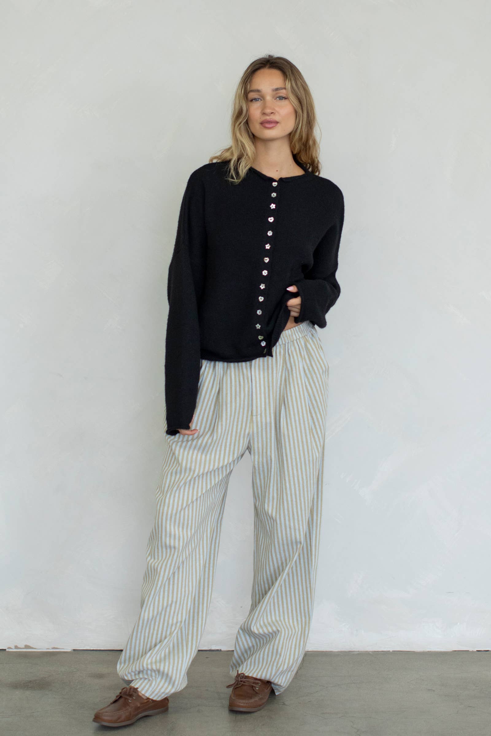 Things Between – Engroshandel Cardigan - Dame – Piper Cardigan - Mismatchede Knapper2