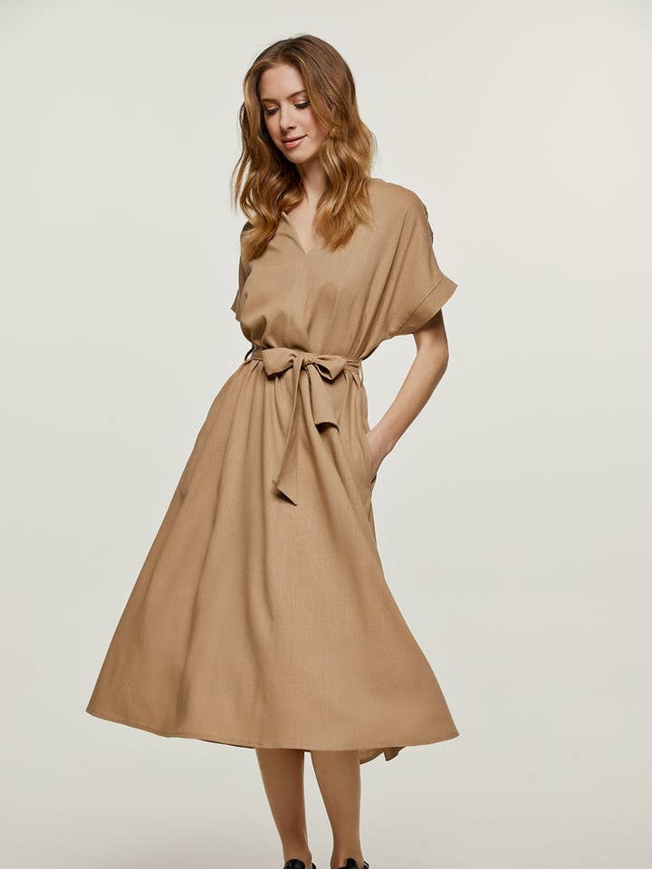 Beige linned stil bælte midi kjole for engroshandel hos conquista