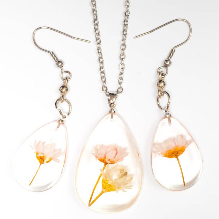 Blumenkette Orb Bea Set hellrosa-weiß für den Großhandel von Hanami Real Flower Jewelry