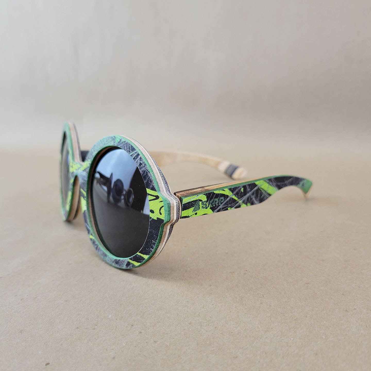 SKRP – wholesale Sunglasses – Unisex – Recycled Skateboard Sunglasses (Iris Style)7