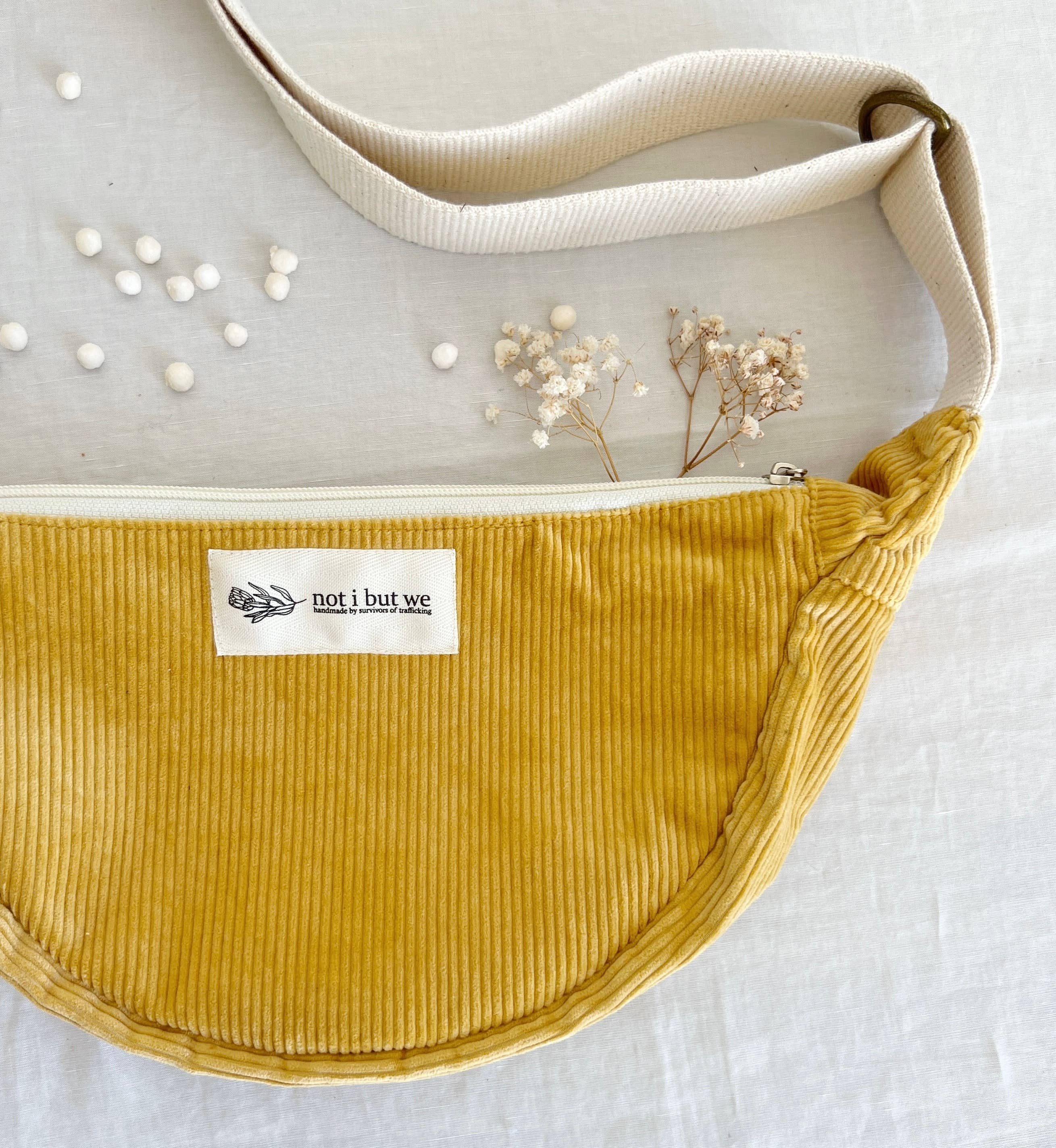 Not I But We - Vente Sac ceinture – unisexe - Sacs bandoulière recyclés | Fabriqués de manière éthique par des survivants10