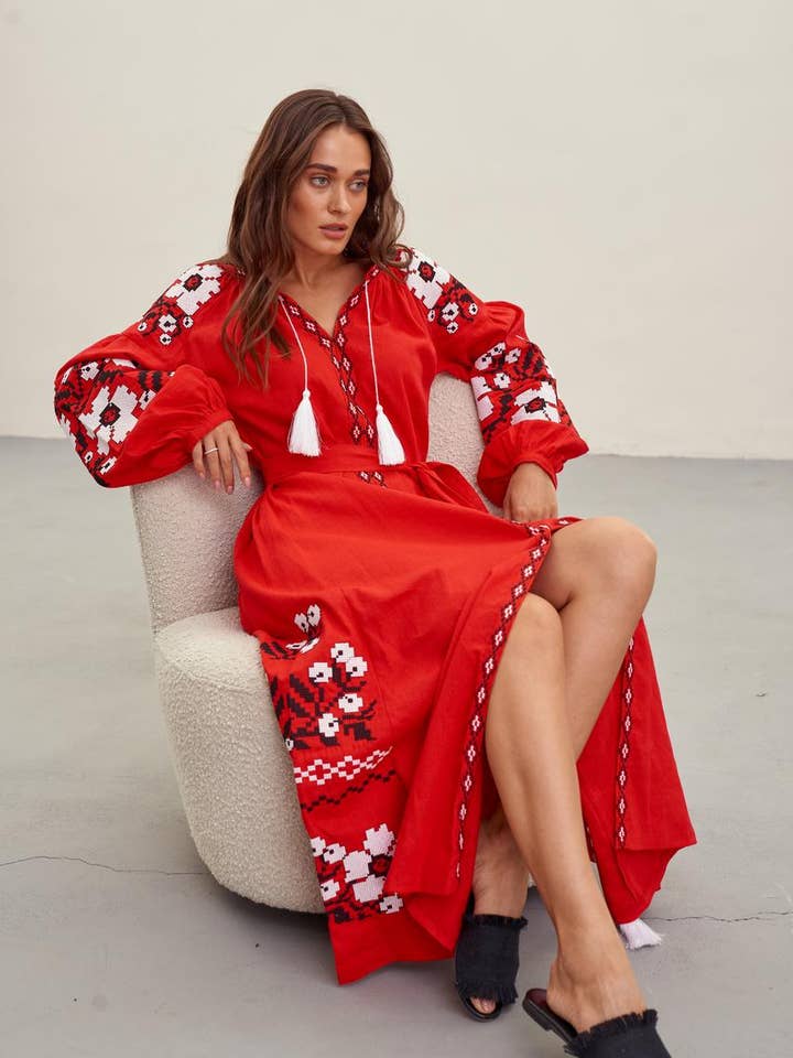 Broderet Kjole Parisian Buquet Rød for engroshandel hos Handmade Originals Ukraine