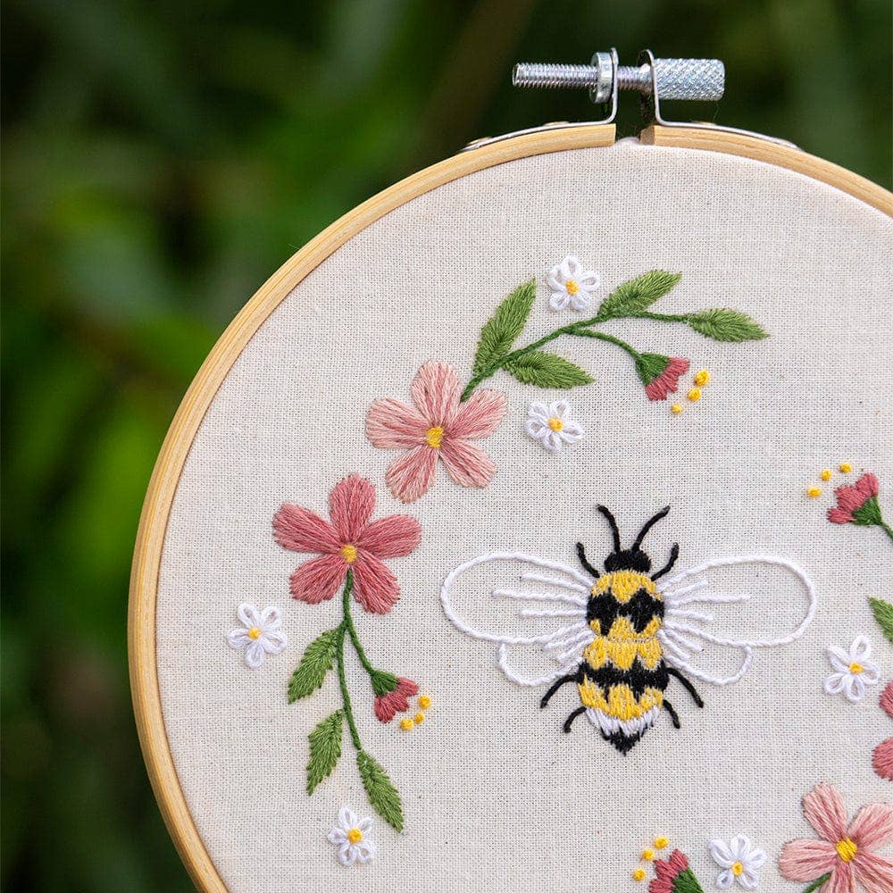 Craft Club - Wholesale Embroidery/cross-stitch supplies - HONEY BEE - Embroidery Kit1