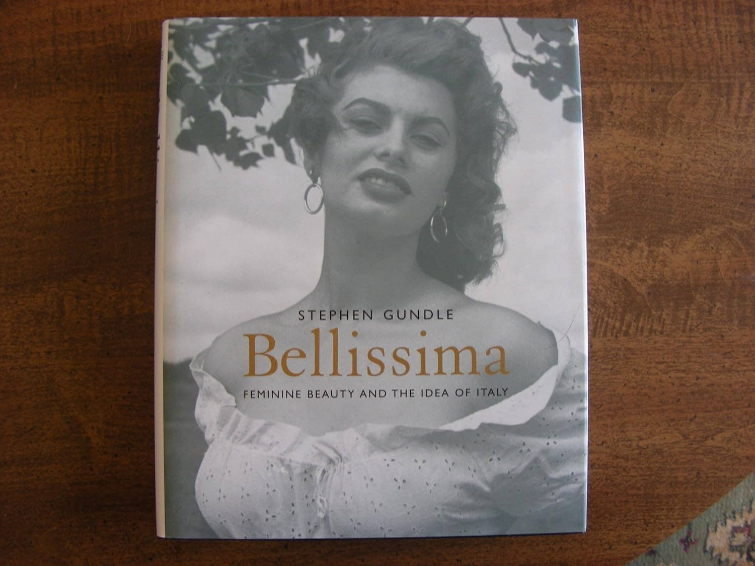 Real Retro - Wholesale Human & Cultural Studies - 
Bellissima Stephen Gundle Book
0