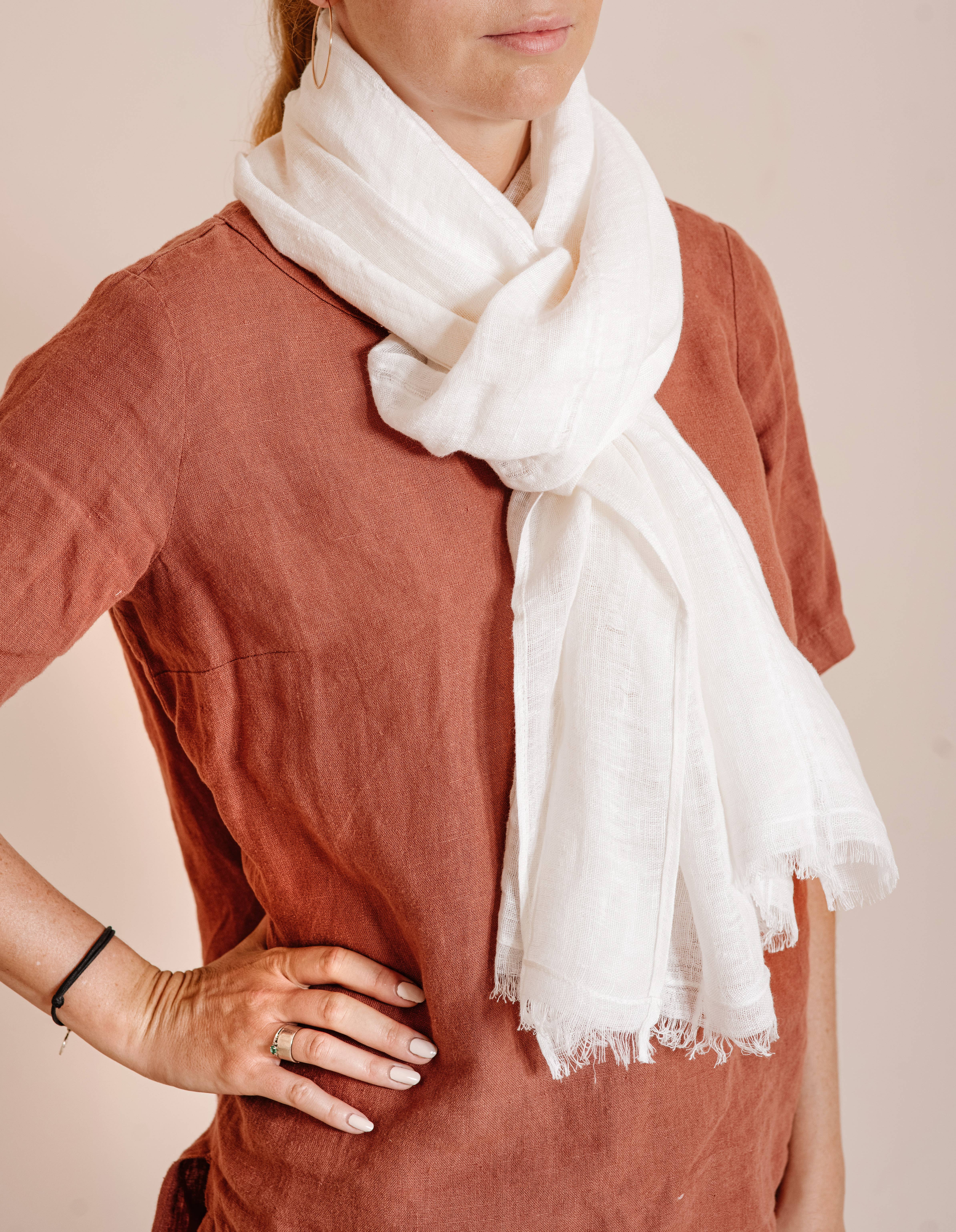 LinenQ – wholesale Scarf – Women's – Linen scarf in White color1