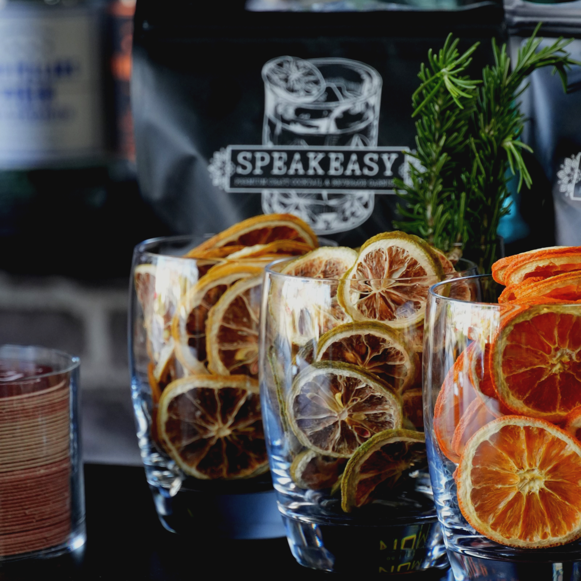 Speakeasy Premium Craft Cocktail Garnishes – Fruta seca/desidratada por atacado – 1 LIBRA – Fatias de Laranja Desidratadas (Aprox. 250 Fatias)4