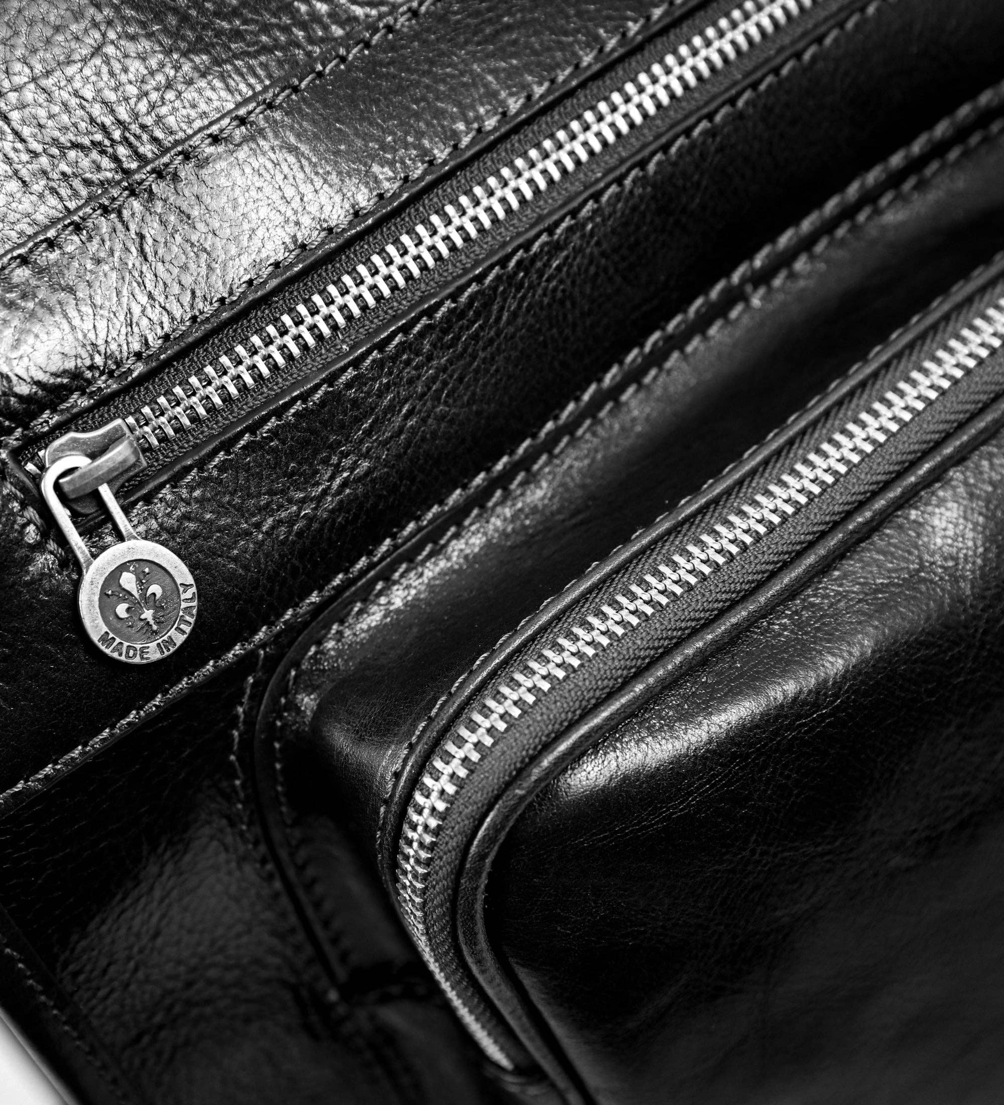 Time Resistance – wholesale Garment bag – unisex – Leather Garment Bag - The Big Sleep30