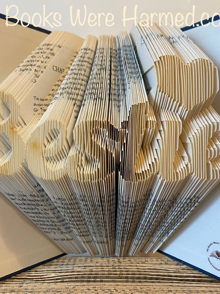 Bestie Hand Foldet Book Art Skulptur Gave for engroshandel hos No Books Were Harmed.co.uk