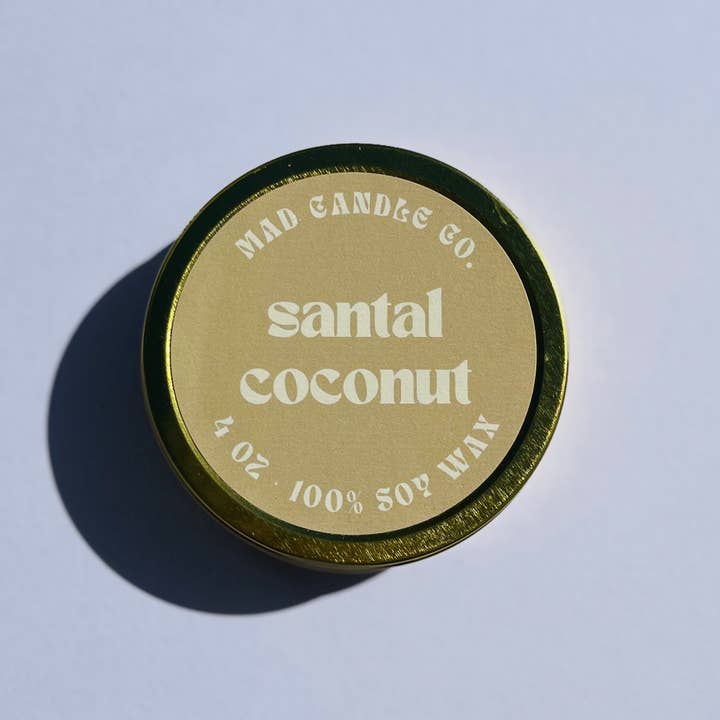 Mad Candle Co. - Vendita all'ingrosso Candele da viaggio - Candela Santal Coconut Soy - Latta dorata da 4 oz e stoppino in legno