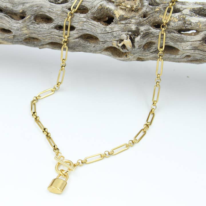 Sunday Girl by Amy DiLamarra – Großhandel Kette mit Anhänger/Charm – NK-424-P | Nolita Figaro-Halskette mit Vorhängeschloss und Knebelverschluss