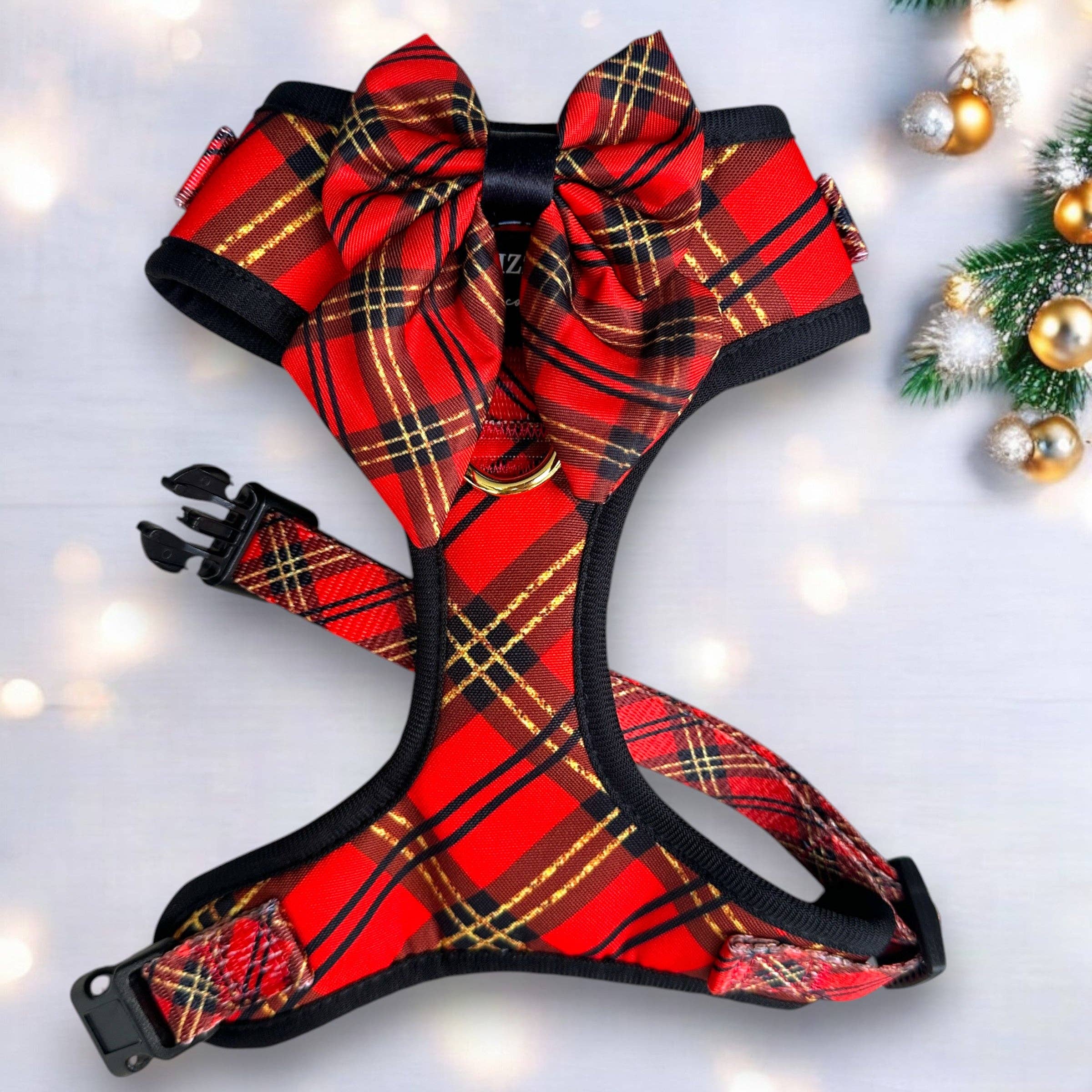 Dizzy Dog Collars - Vente Harnais – chien - HARNAIS POUR CHIEN | Carreaux Rouges et Or | Harnais Réglable avec Nœud Papillon Amovible en Option12
