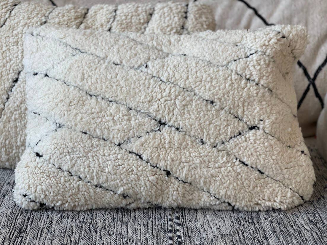 NOMAD BY LIV – Engroshandel Stolehynde – Håndlavet Beni Ouarain Pudebetræk - Offwhite&Sort 60x404