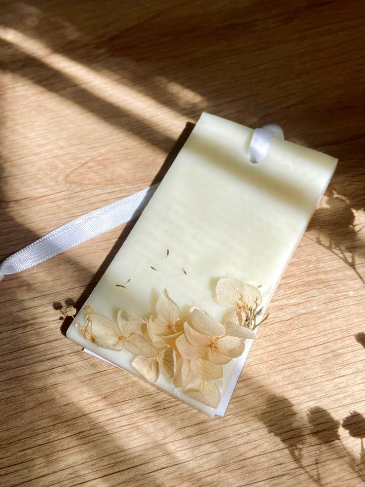 Duftende und blumige Suspension | Tuberose für den Großhandel von Rivage Candle