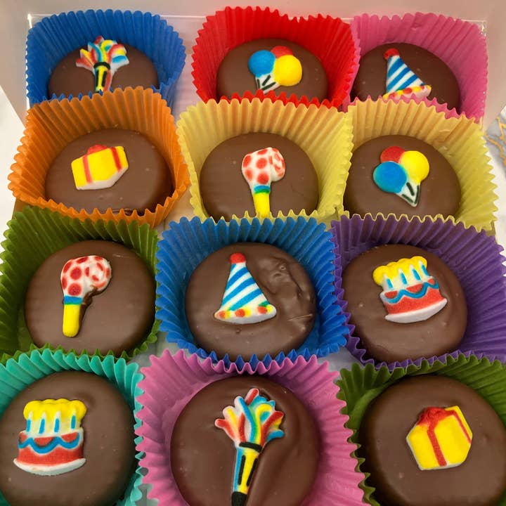 Grattis på födelsedagen Oreo's 24 per låda för wholesale av Bear Creek Candy Kitchen