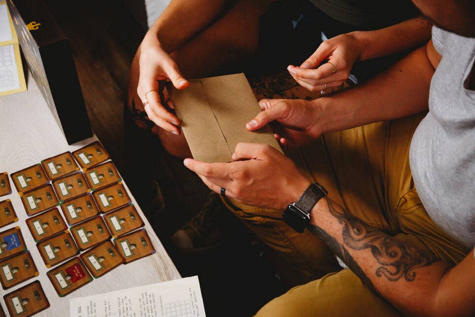 Project Genius - Wholesale Board Game - Madame Medora's House of Curiosities Escape-Room Board Game3